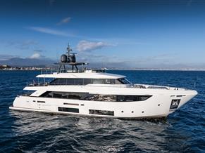 Custom Line Navetta 33