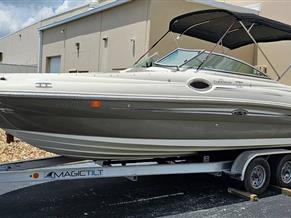 Sea Ray 240 Sundeck