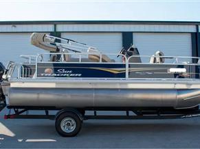 Sun Tracker Bass-Buggy 18 DLX