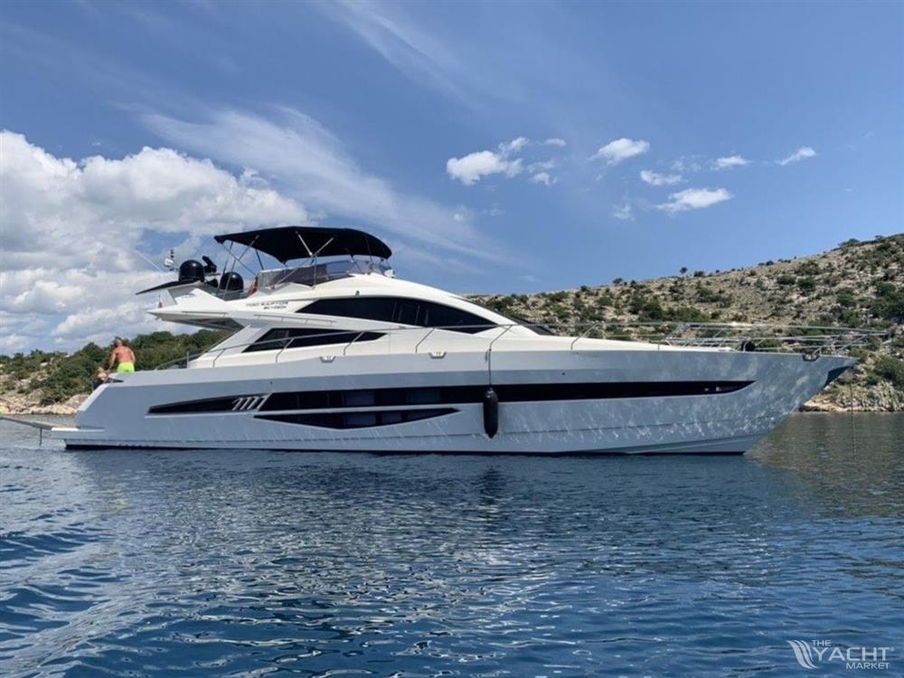 Galeon 700