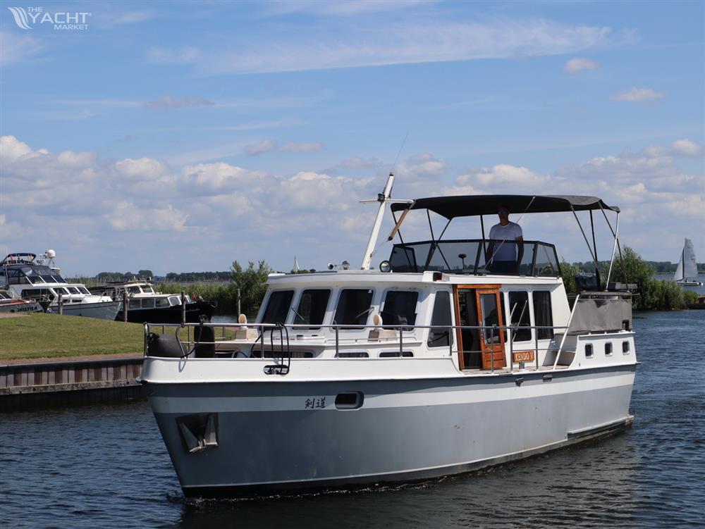 Vissers Trawler 1050