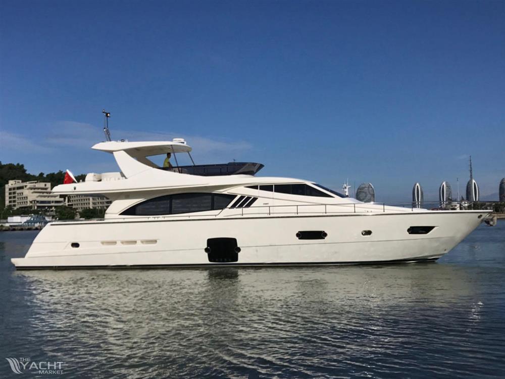 Ferretti Yachts 750