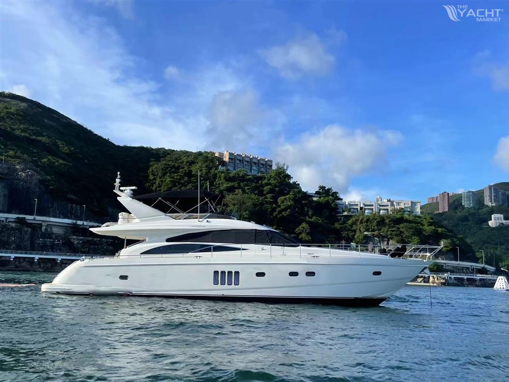 Princess 67 Flybridge Motor Yacht