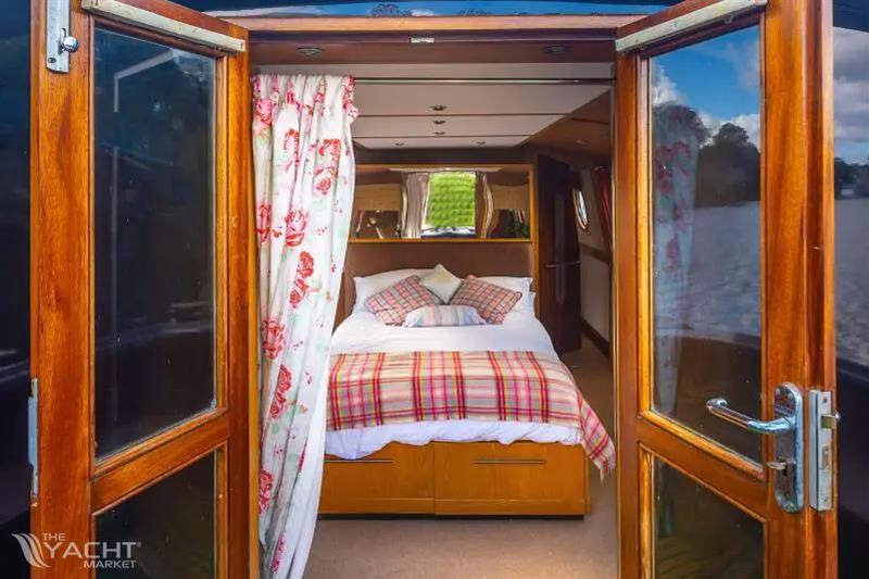 Aqualine Boats Metro float