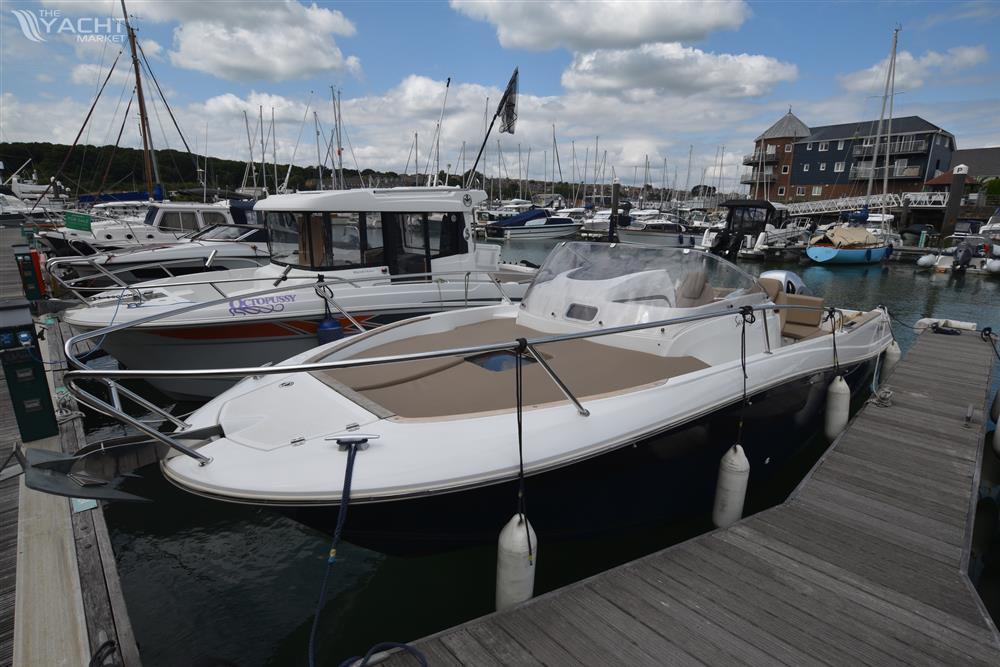 Jeanneau Cap Camarat 7.5WA Series 2