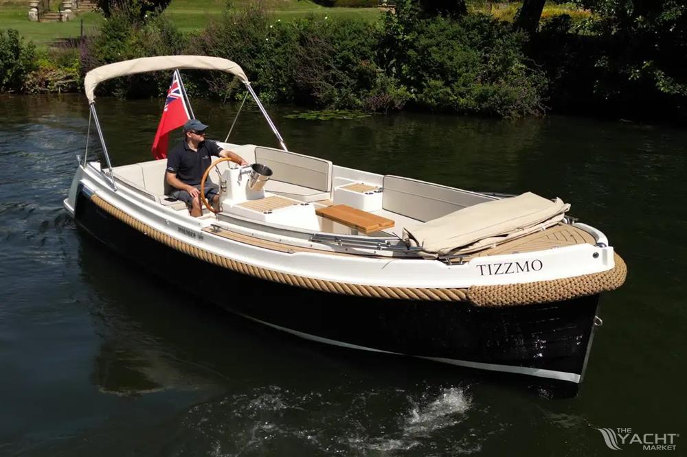 Interboat Intender 700