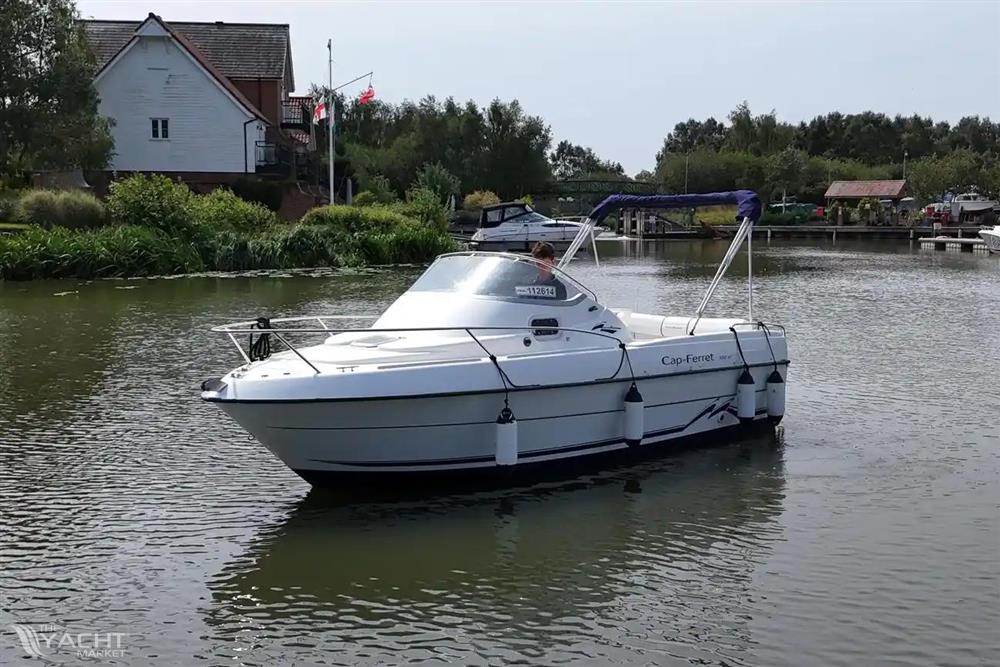 B2 Marine Cap Ferret 552 Cc