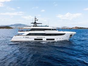 Custom Line Navetta 33