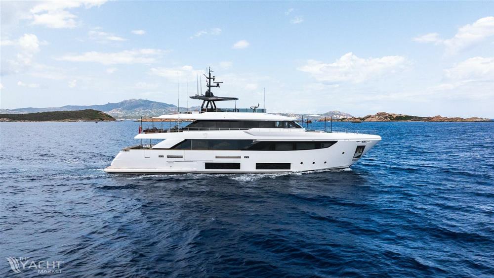 Custom Line Navetta 33