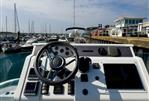 Fairline Squadron 42 - 10 - Flybridge Helm