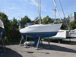 Beneteau First 325