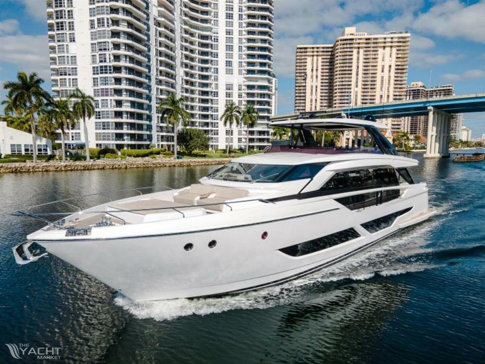 Ferretti Yachts 860