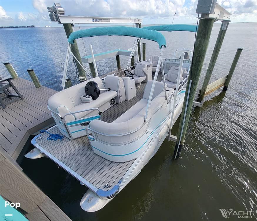 Qwest 824 Lanai Bar - 2019 Qwest 824 Lanai Bar - Photo #1