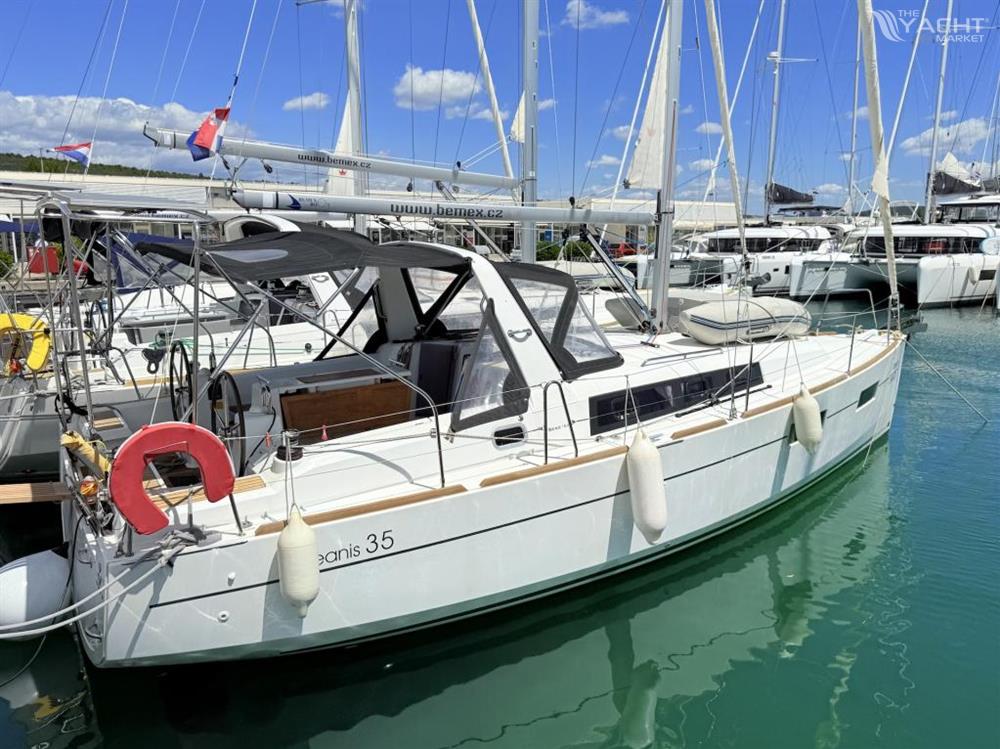 Beneteau Oceanis 35