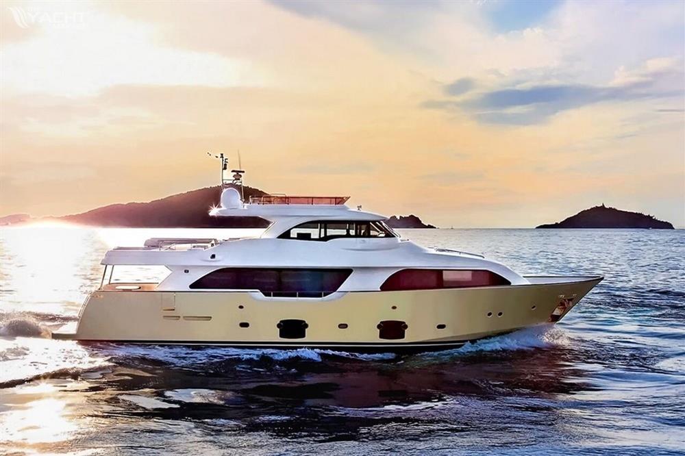 CUSTOM LINE 26 M Navetta