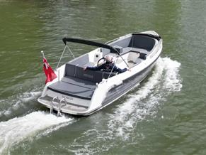 Interboat Intender 700