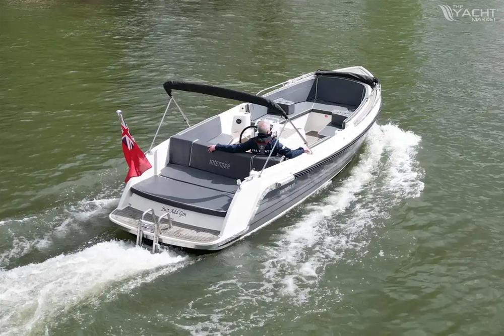 Interboat Intender 700