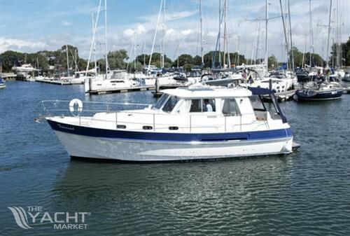 Hardy Marine 32 Commander