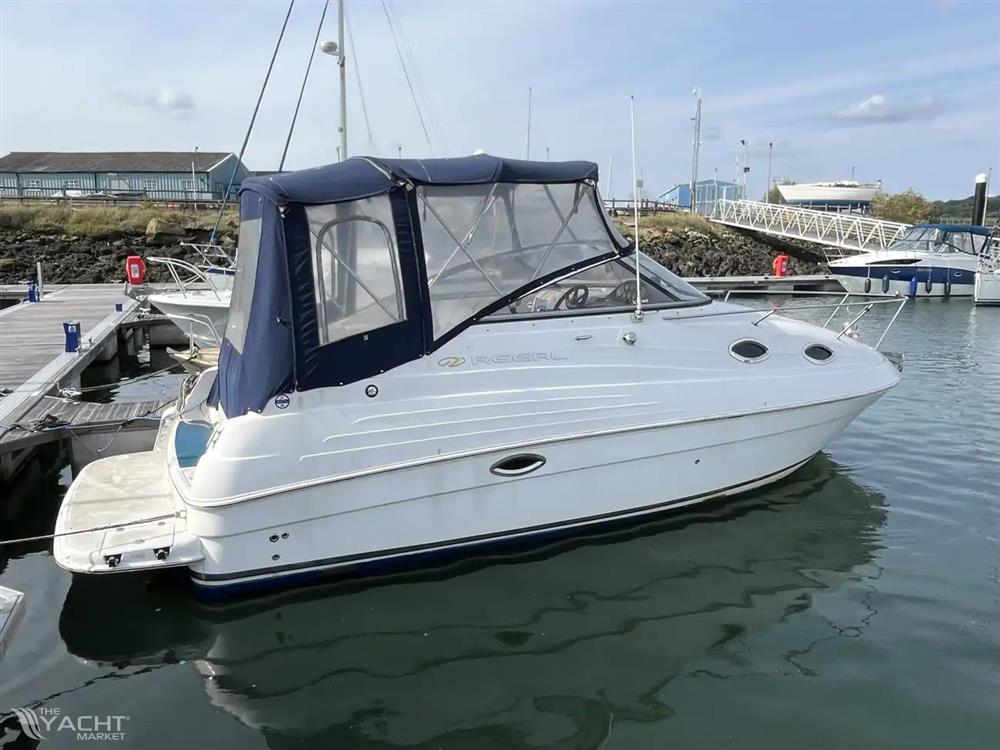 Regal 2465 Commodore