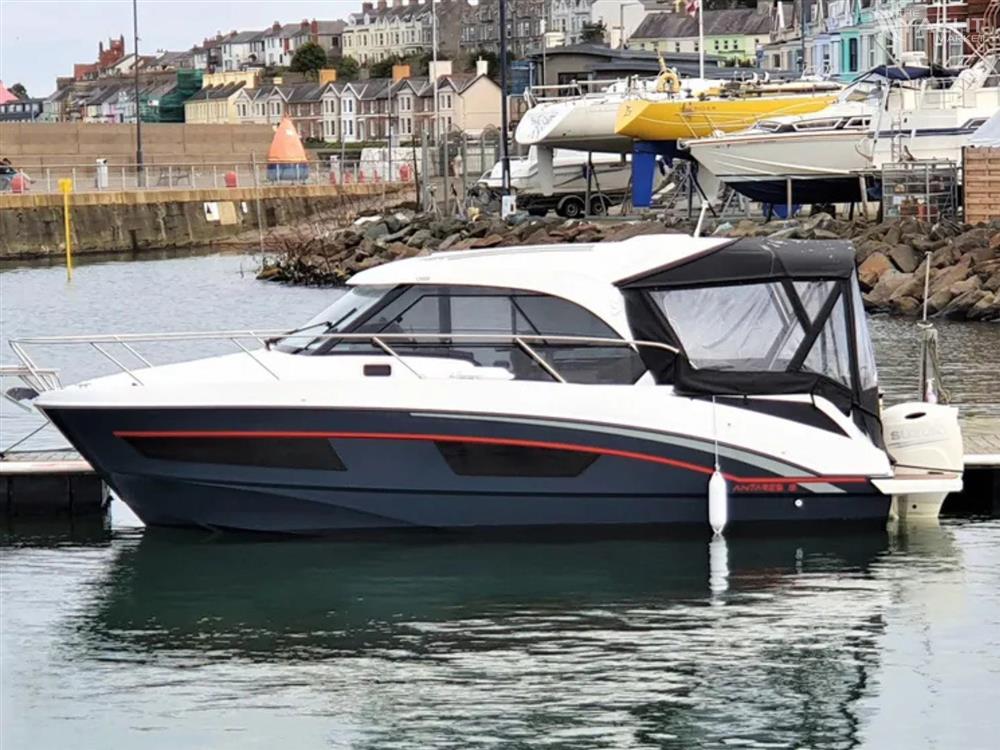 Beneteau Antares 9