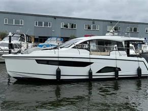 Sealine C330