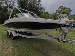 Sea Ray SLX 210