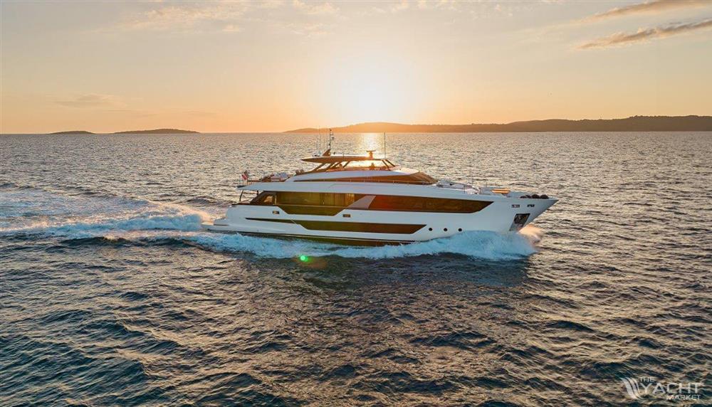 FERRETTI YACHTS 1000
