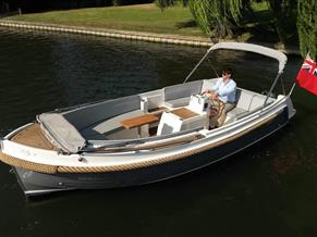 Interboat Intender 700