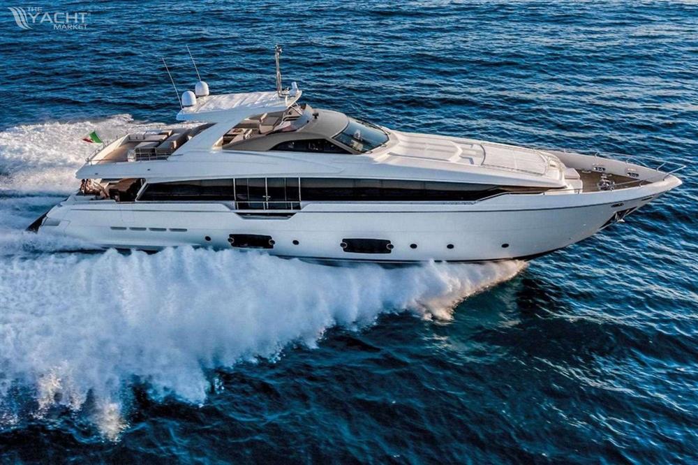 FERRETTI 960