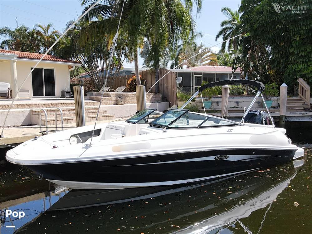 Sea Ray 240 Sundeck - 2014 Sea Ray 240 Sundeck - Photo #1