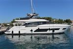Ferretti Yachts 670