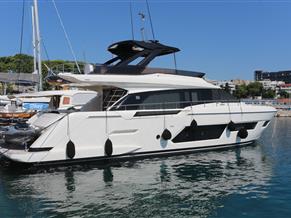 Ferretti Yachts 670