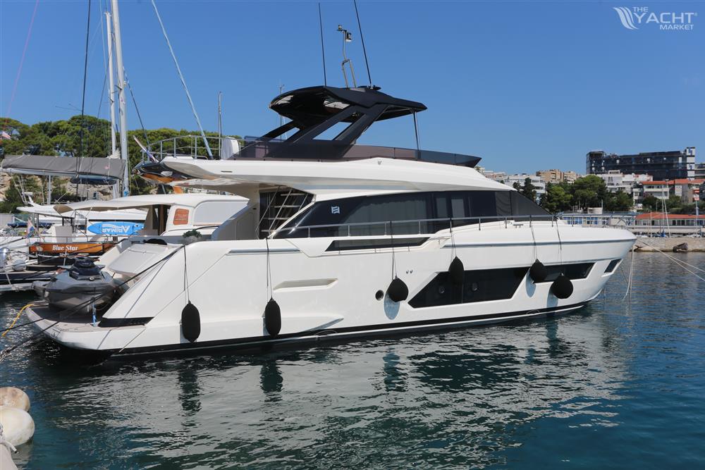 Ferretti Yachts 670