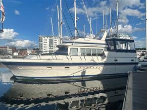 Trader 47 Cockpit Motor Yacht