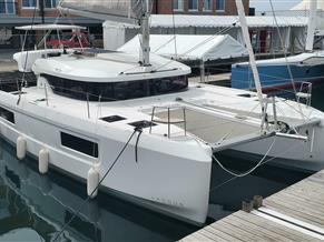 Lagoon 38 Owner's Version