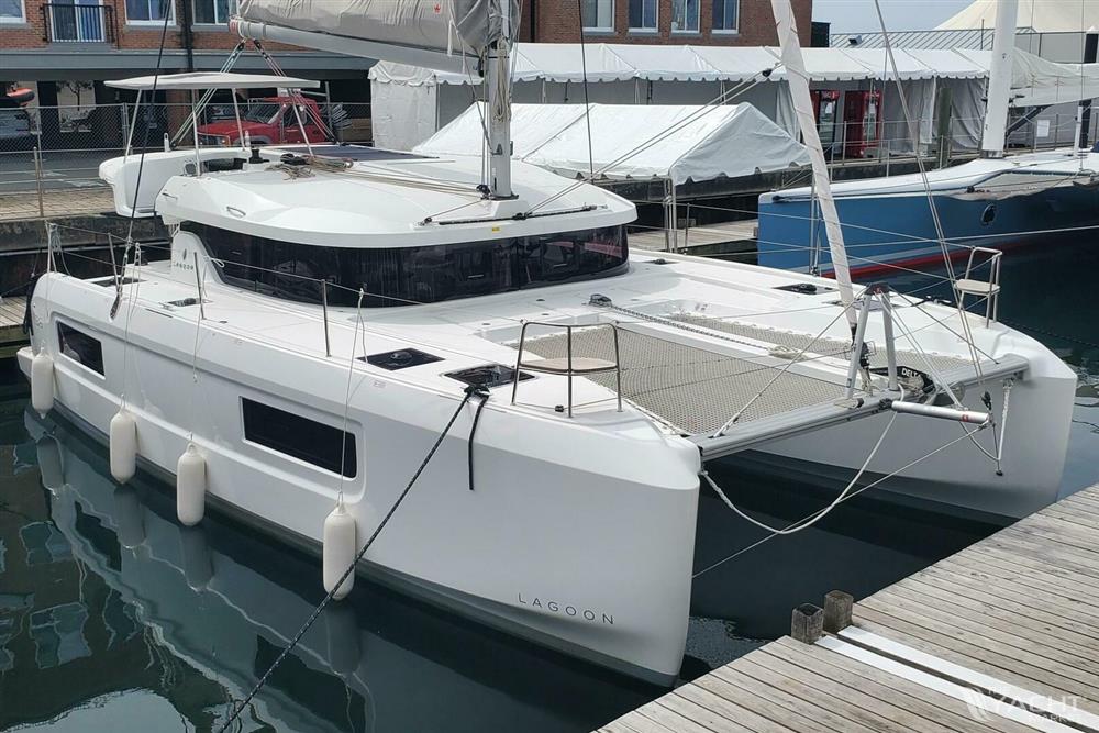 Lagoon 38 Owner&#39;s Version