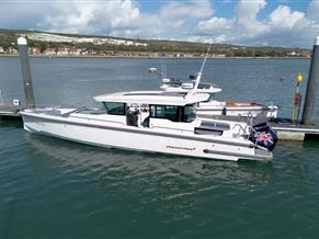 Axopar 37XC Cross Cabin