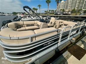 Sun Tracker Party -Barge 22 DLX