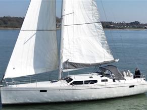 Roberts 43 Deck Saloon