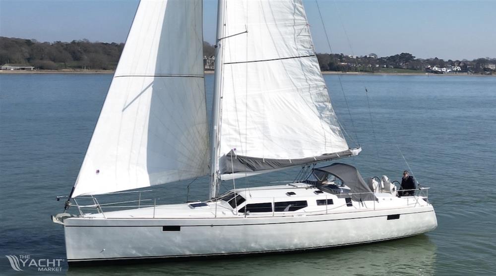 Roberts 43 Deck Saloon