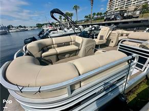 Sun Tracker Party -Barge 22 DLX