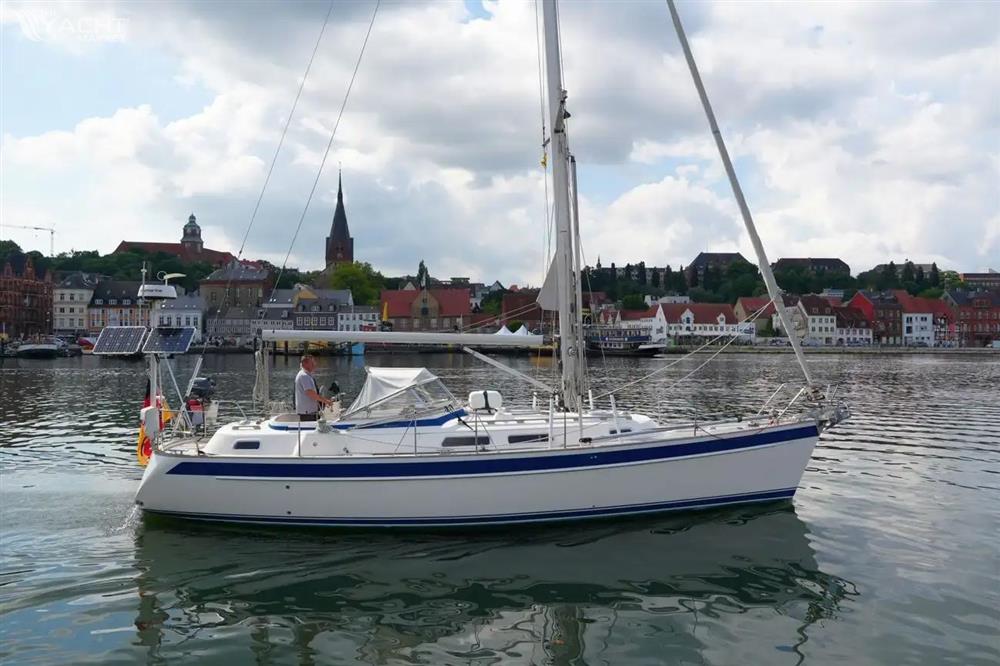 Hallberg-Rassy 37