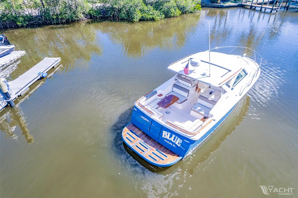 Tiara Yachts 3100 Coronet