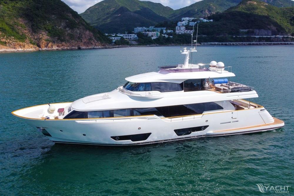 Custom Line Navetta 28
