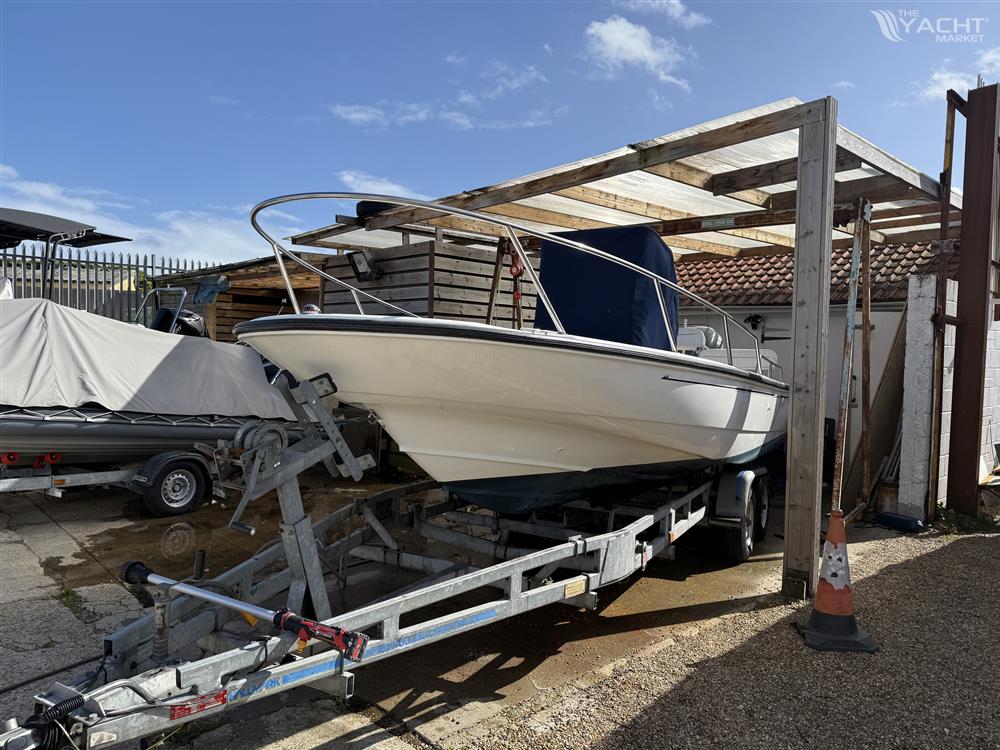 Boston Whaler Dauntless 22