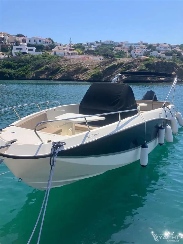 Quicksilver 755 ACTIV SUNDECK