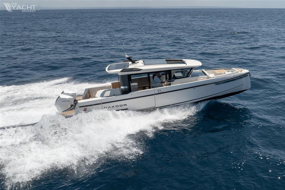 Saxdor 340 GTWA - 2025 Saxdor 340 GTWA cruising on open sea, showcasing sleek design and performance.