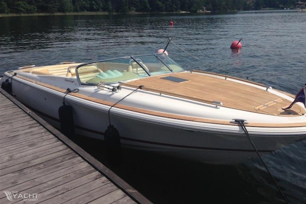 Chris-Craft Corsair 28 Heritage Edition - 2012 Chris-Craft Corsair 28 Heritage Edition docked on a serene lake.