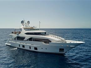 Benetti Delfino 93