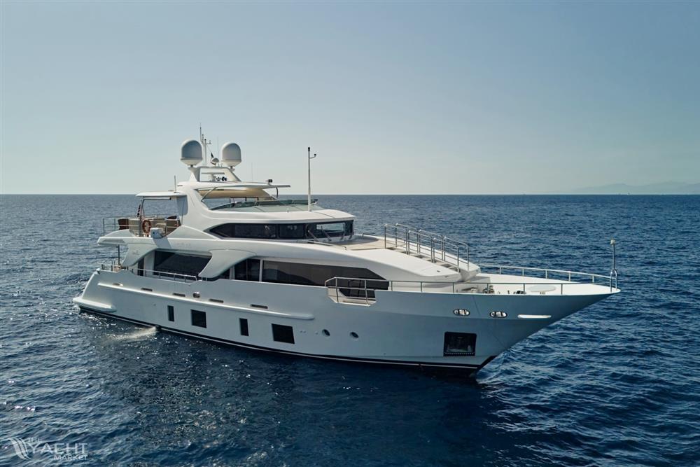 Benetti Delfino 93 - Benetti Delfino 93 (2013)